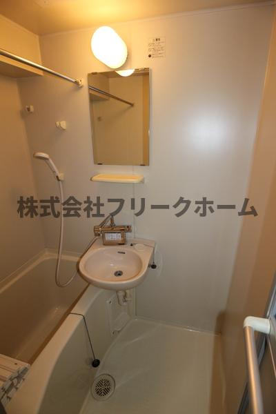 武蔵野市西久保１丁目の賃貸マンションの浴室