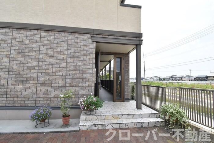 リバーサイド マロニエのエントランス|建物入り口