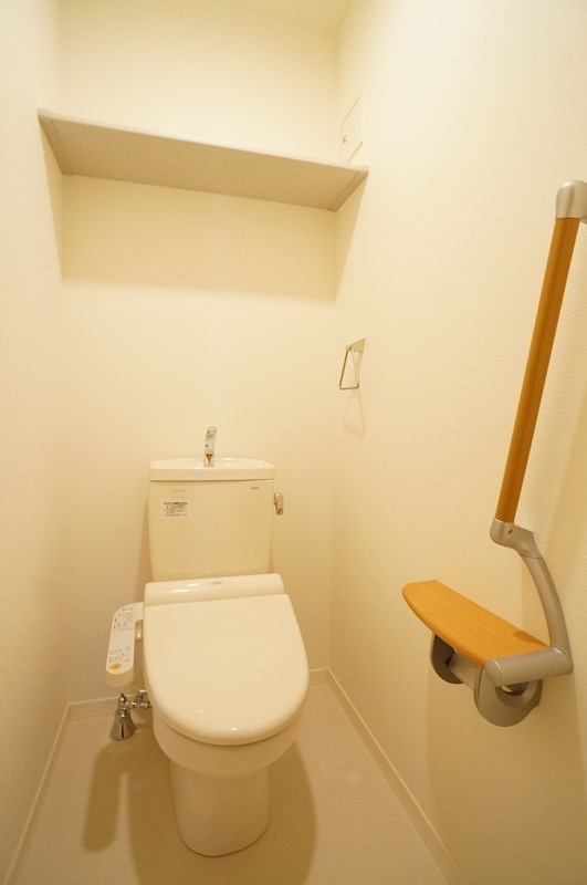 江戸川区平井４丁目の賃貸マンションのトイレ|温水洗浄便座は必須アイテム！