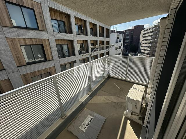 横浜市中区宮川町３丁目の賃貸マンションのバルコニー