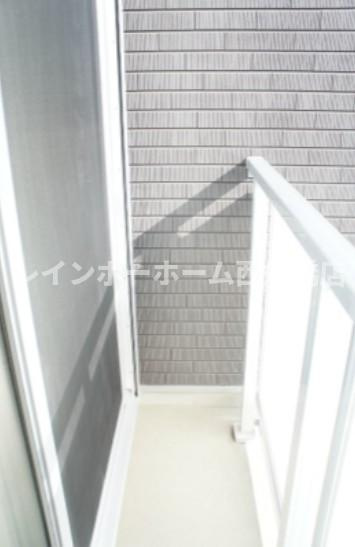 千葉市花見川区検見川町３丁目のアパートのバルコニー