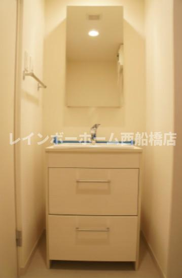 千葉市花見川区検見川町３丁目のアパートの洗面所