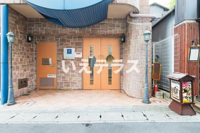 エステムコート神戸・三宮山手センティールのエントランス