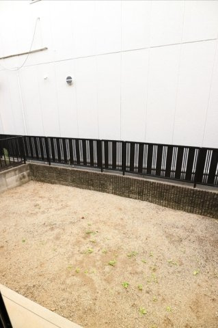 ハイツ花のこみちB棟のバルコニー