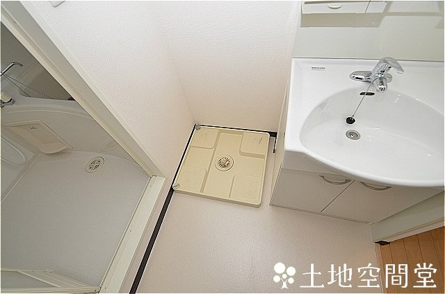 直方市大字感田のアパートの洗面所