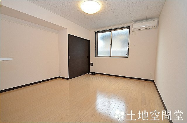 直方市大字感田のアパートの洋室