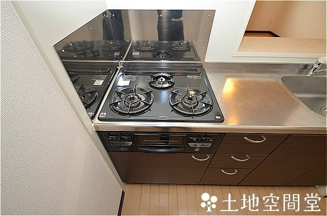 直方市大字感田のアパートのキッチン