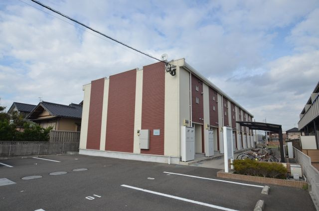 直方市大字感田のアパートの外観