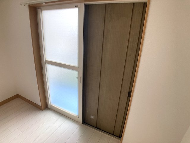 ヴィラ夢野のセキュリティ|雨戸付きで、防犯面も強化