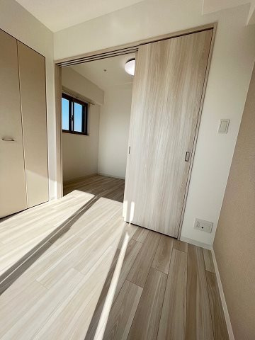 大阪市西淀川区柏里１丁目の賃貸マンションの居間・リビング|ゆったりとした居間です