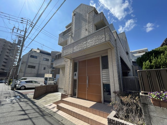 ベラルーナ旗の台のエントランス