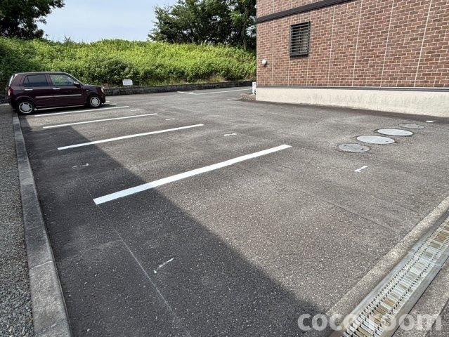 プレミールⅡの駐車場