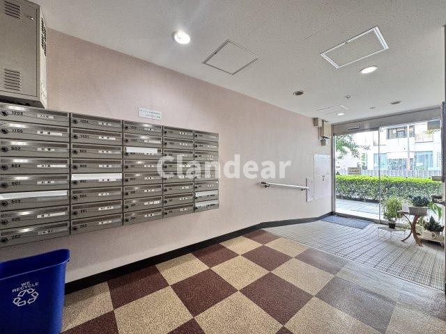 オオサキ竹の塚マンションのロビー|ドキドキの新生活も、安心してスタート。ぴったりの住まいを見つけませんか？クランディアが一緒に住まい選びをサポートします‼　まずは、お気軽にお問合せください　＃クランディア