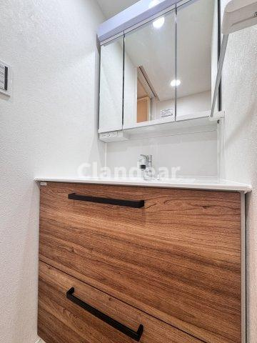 オオサキ竹の塚マンションの独立洗面台|ドキドキの新生活も、安心してスタート。ぴったりの住まいを見つけませんか？クランディアが一緒に住まい選びをサポートします‼　まずは、お気軽にお問合せください　＃クランディア