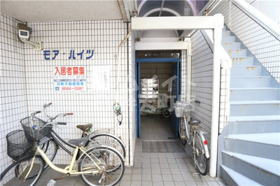 【エントランス】 | モアハイツ | 建物の内部です