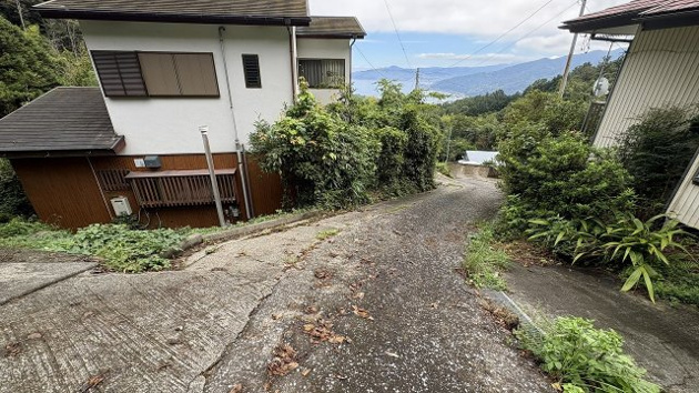 【前面道路含む現地写真】 | 伊東市宇佐美　中古戸建て