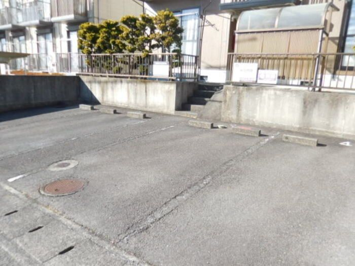 スカイハイツＭの駐車場