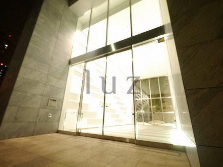 プレミスト横浜ポートサイドのエントランス