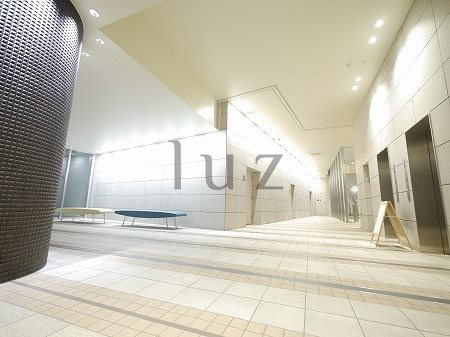 プレミスト横浜ポートサイドのロビー