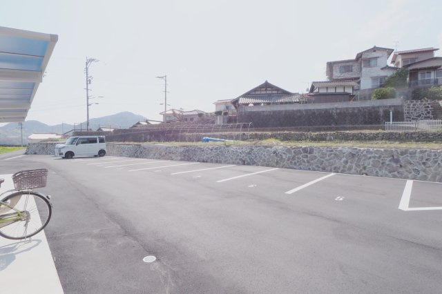 セブンプロートギオンクレストの駐車場