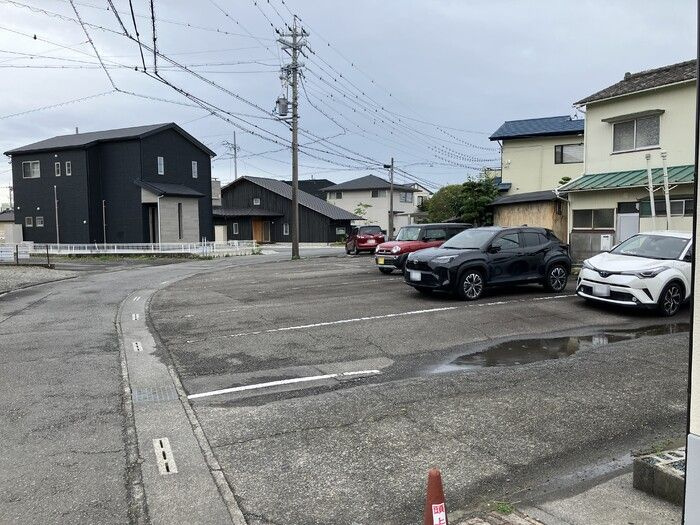 グランシャリオⅡ　B棟の駐車場