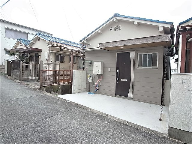 鈴蘭台東町５丁目戸建の外観|大型バイクも置けるスペースの有る一戸建