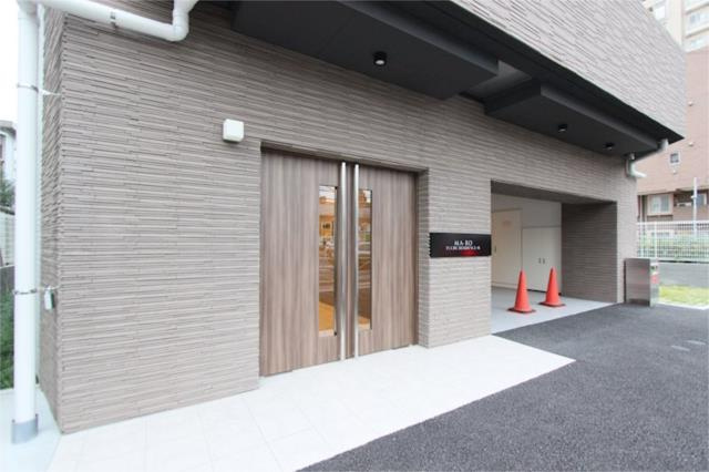府中市寿町３丁目の賃貸マンションのエントランス