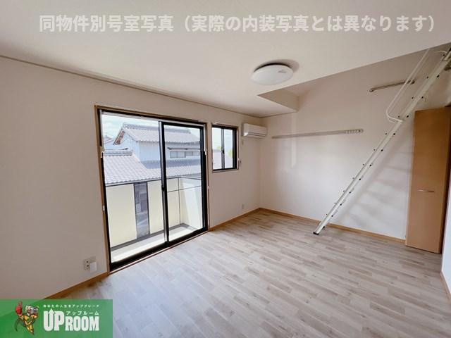アヴェニュー小松寺 Ｂの居間・リビング