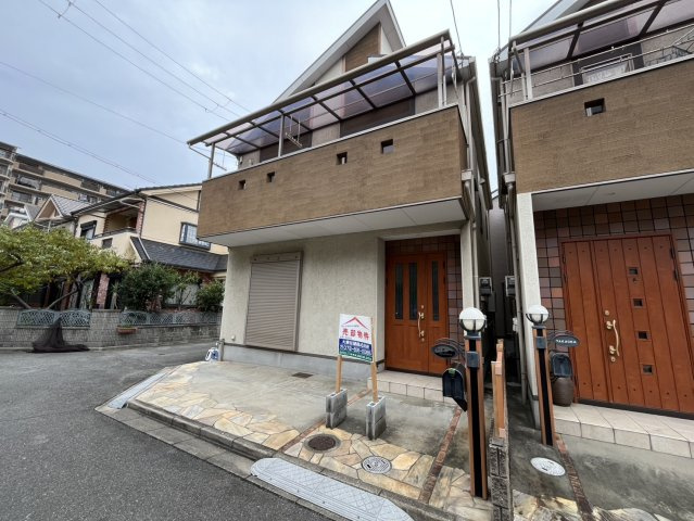 東大阪市布市町4丁目　戸建の外観|おしゃれな外観です