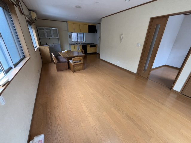 東大阪市布市町4丁目　戸建の居間・リビング|使いやすいリビングです