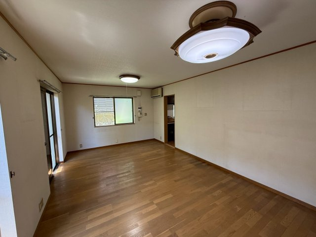木津川台3丁目戸建の居間・リビング