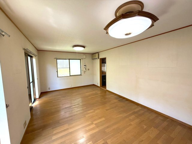 木津川台3丁目戸建の居間・リビング