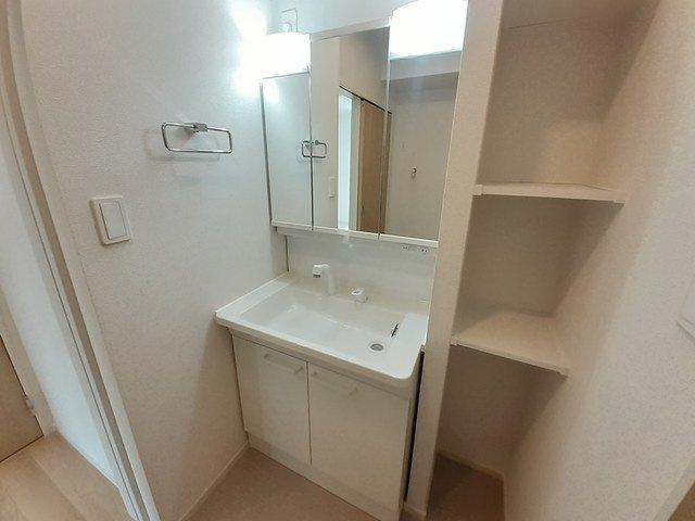 リヴェール　美しが丘　Ｂの洗面所|忙しい朝には欠かせない洗面所です
