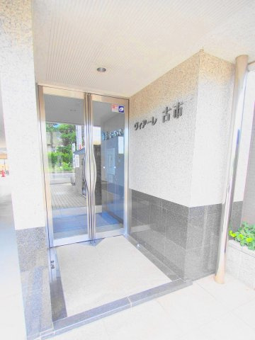 ヴィアーレ古市のエントランス|※同じ間取りの別部屋のお写真です※