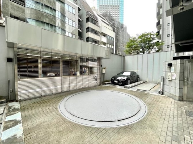 レジディア水道橋の駐車場