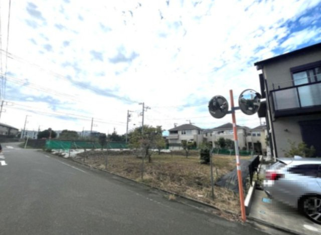 大和市下鶴間土地【建築条件なし】の前面道路含む現地写真