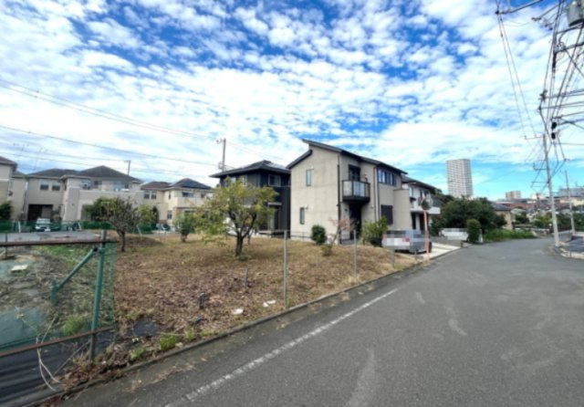 大和市下鶴間土地【建築条件なし】の前面道路含む現地写真