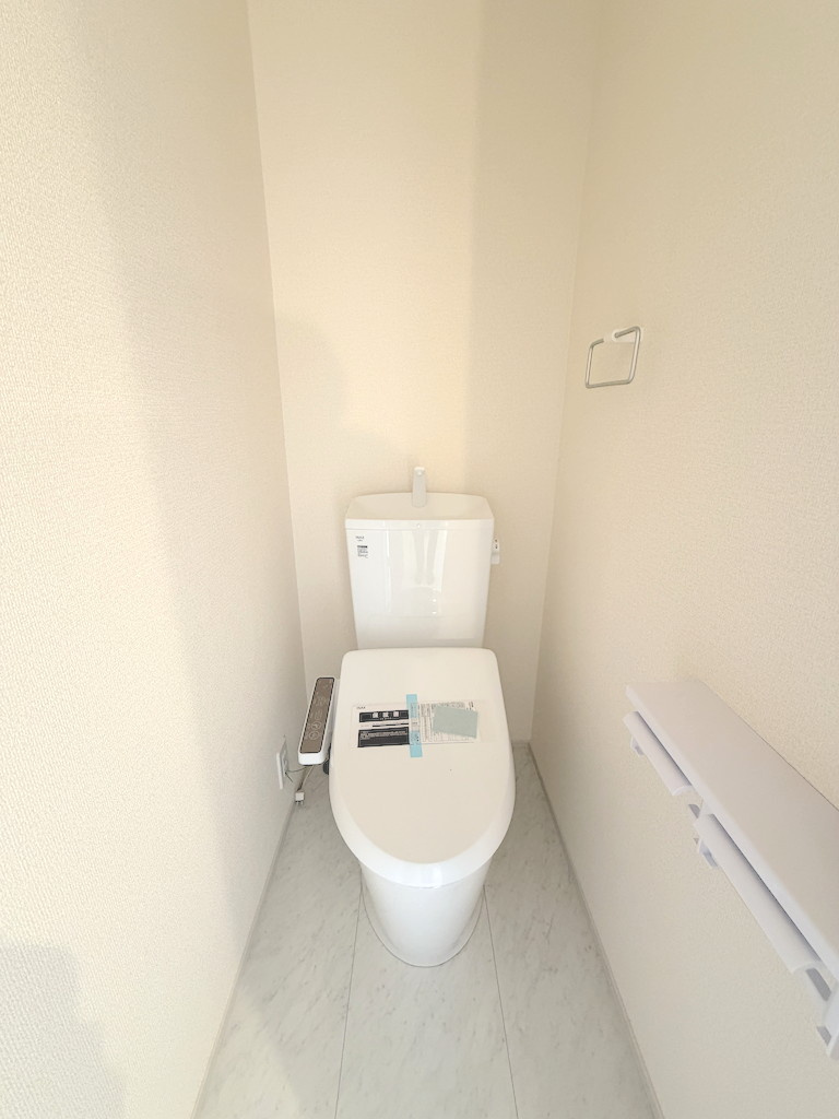 【Livele Garden】青梅市今井のトイレ|清潔感のある快適なトイレ空間。お手入れがしやすく、心地よい環境を保てます。
