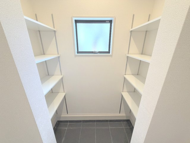【Livele Garden】青梅市今井の収納|【SIC】靴はもちろん、ベビーカーやアウトドア用品もすっきり収納。玄関が常に片付く人気のシューズインクローゼット。