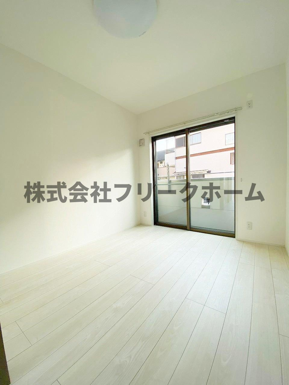 小金井市貫井南町４丁目のアパートの居間・リビング