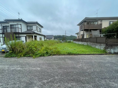 【外観】 | 土地　市原市石川　 | ○建築条件無し土地！現況更地！
●ご希望の間取りで建築できます！
○お好きなハウスメーカー・工務店で建築できます！
●道路からフラットで車庫並列4台可能！
○家庭菜園・駐車場としての利用も可能！