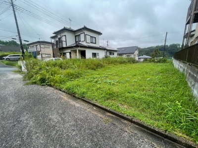 【外観】 | 土地　市原市石川　 | ○建築条件無し土地！現況更地！
●ご希望の間取りで建築できます！
○お好きなハウスメーカー・工務店で建築できます！
●道路からフラットで車庫並列4台可能！
○家庭菜園・駐車場としての利用も可能！