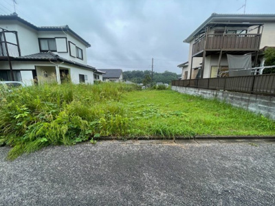 【外観】 | 土地　市原市石川　 | ○建築条件無し土地！現況更地！
●ご希望の間取りで建築できます！
○お好きなハウスメーカー・工務店で建築できます！
●道路からフラットで車庫並列4台可能！
○家庭菜園・駐車場としての利用も可能！