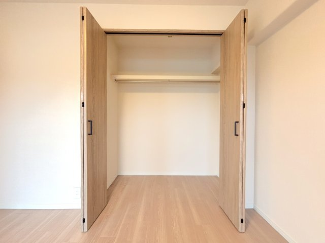 洋室1：クローゼット収納