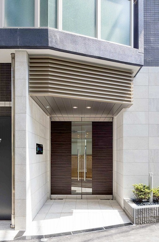 市川市八幡２丁目の賃貸マンションのエントランス