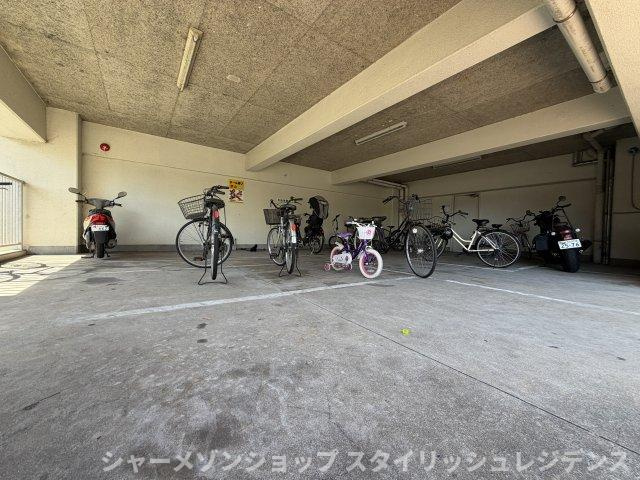 ギャラン中井の駐車場