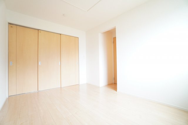 【寝室】 | セレッソ入輪戸Ⅱ | ※同物件・反転タイプの写真です。