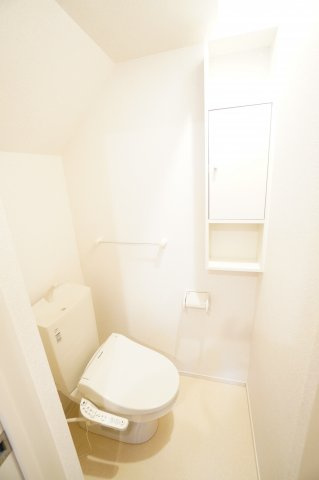 【トイレ】 | セレッソ入輪戸Ⅱ | ※同物件・反転タイプの写真です。
