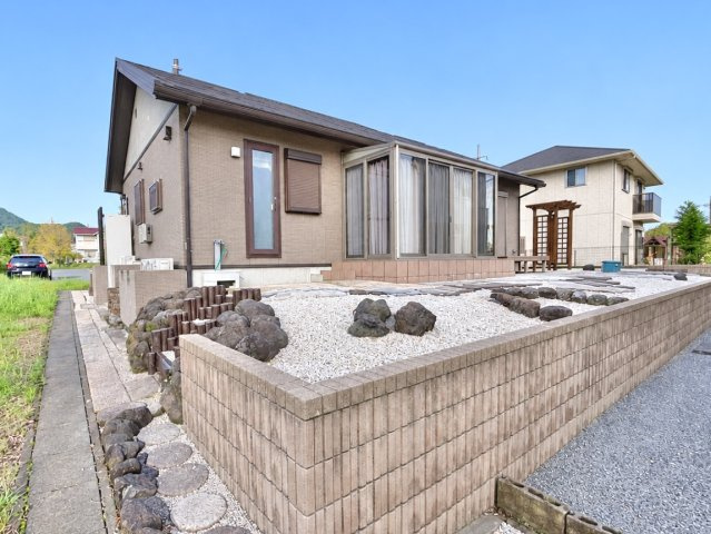 【中古戸建】安中市秋間みのりが丘の外観|■外観|シンプルで洗練されたデザインは住まう人の色に染まり、個性を映し出します♪本日見学可能(*＾＾*)