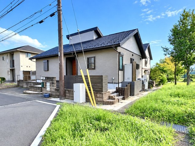 【中古戸建】安中市秋間みのりが丘の外観|■外観｜閑静な住宅街で始める新しい暮らし♪開放的な毎日をあなたへ(^^♪